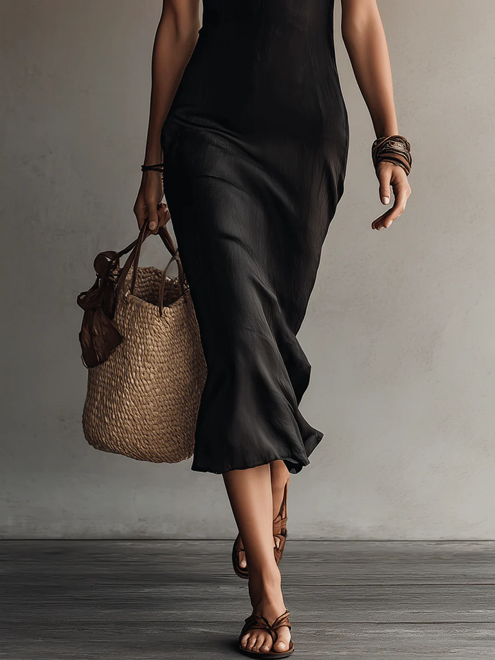 Gabriela | Vestido midi negro con escote en V
